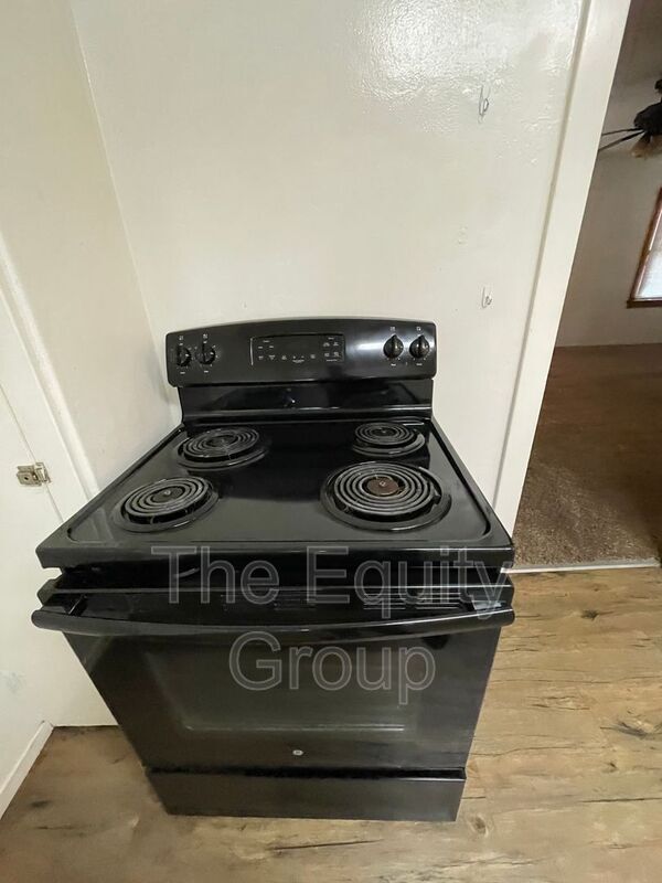 Building Photo - 939 Chinowth St