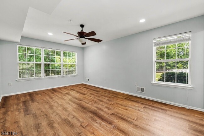 Building Photo - 230 Vasser Dr