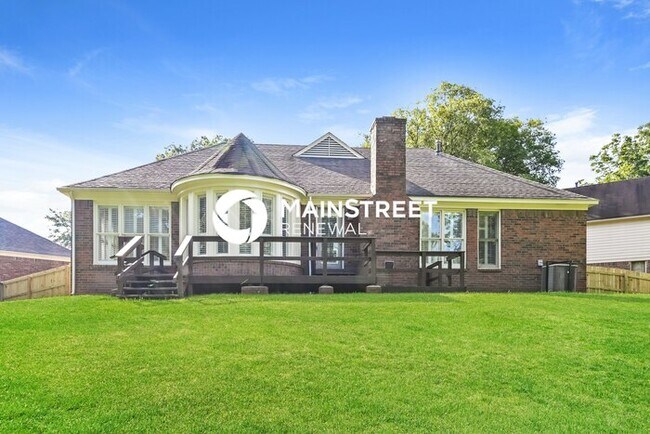 Building Photo - 3 Bedroom Pet-Friendly Home in MEMPHIS, TN with Main Street Renewal