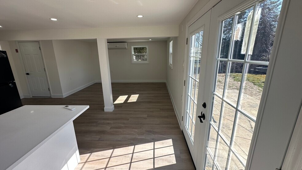 Building Photo - 37 Martha St