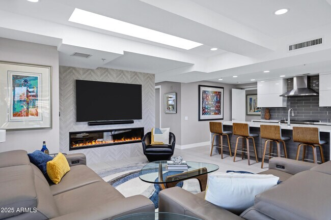 Building Photo - 7137 E Rancho Vista Dr