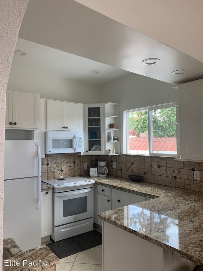 Building Photo - 3 br, 2 bath House - 321 Hokulani St