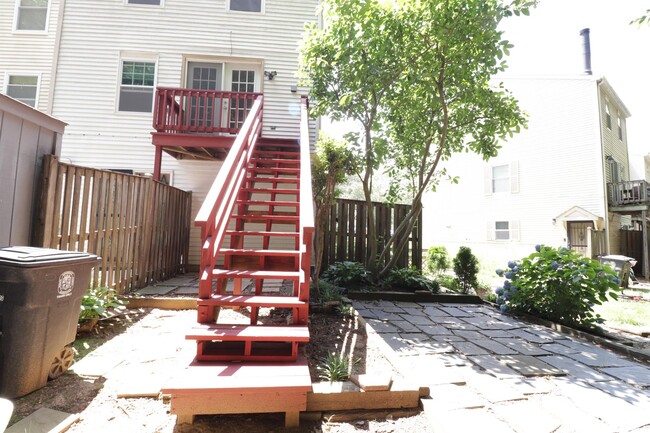 Building Photo - 229 Red Jade Dr