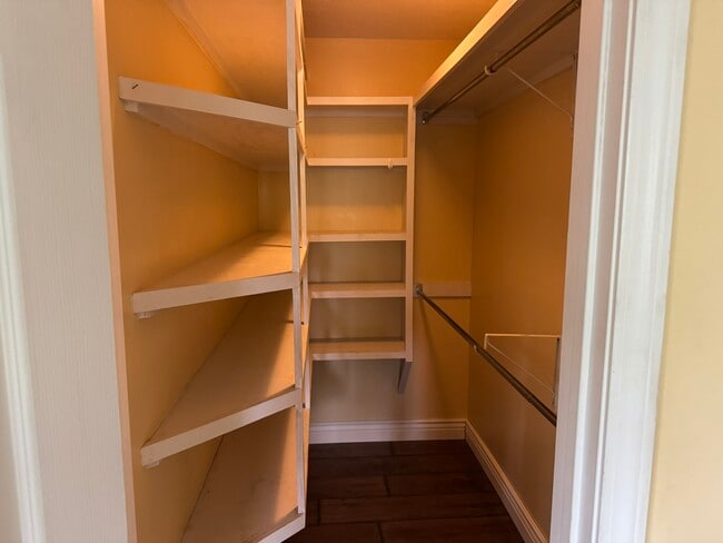 Building Photo - 407 Morris St