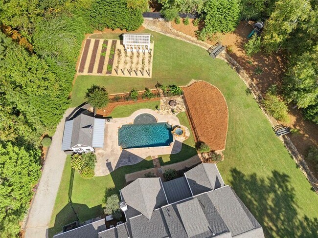 Building Photo - 390 Hembree Rd