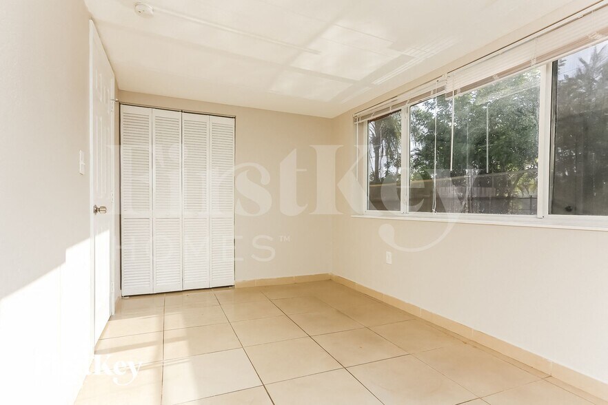 Building Photo - 2230 SW 47th Ave