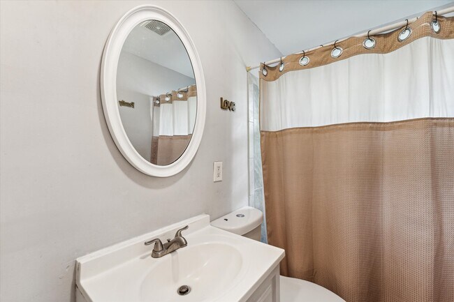 Building Photo - 151 Turning Point Ln