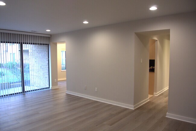 Building Photo - 11315 Commonwealth Dr