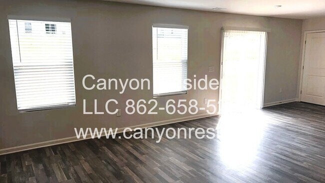 Building Photo - Charming ingle family house!3bedrooms, 3ba...