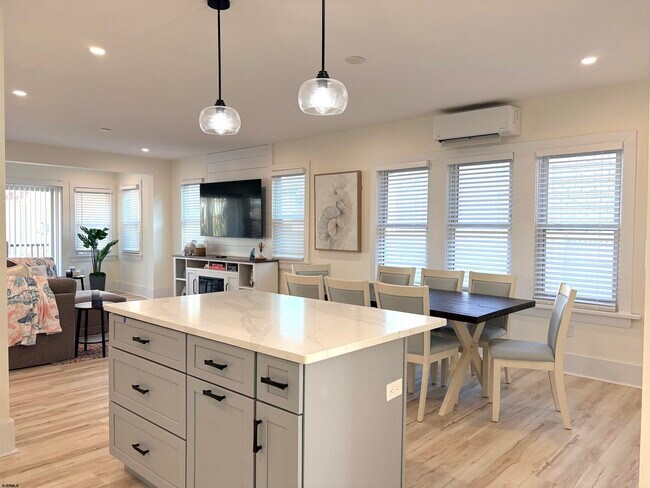 Building Photo - 6 N Jasper Ave