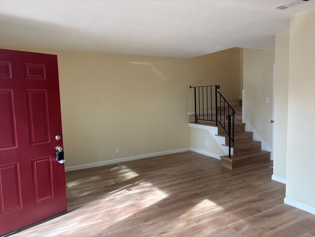 Building Photo - 4327 Fairlands Dr