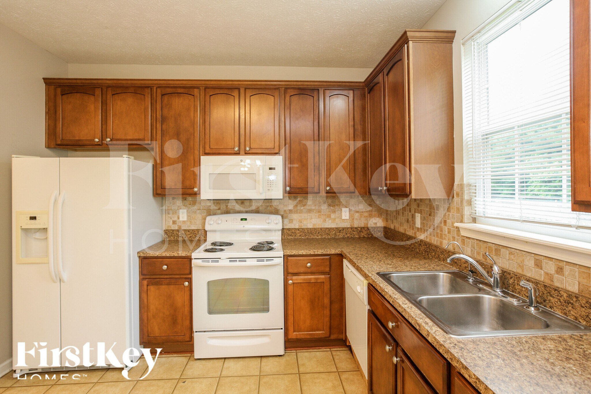 Building Photo - 13858 Ellsworth Ln