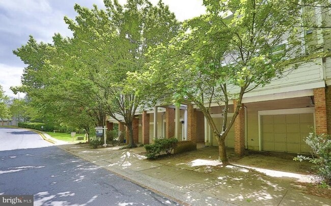 Building Photo - 10204 Crested Iris Dr