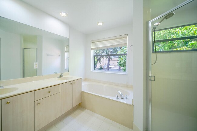 Building Photo - 7261 Nautica Way