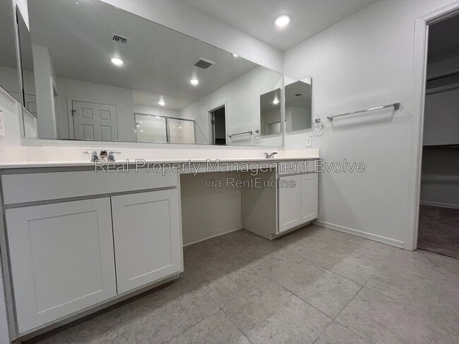 Building Photo - 4617 S 108th Ave