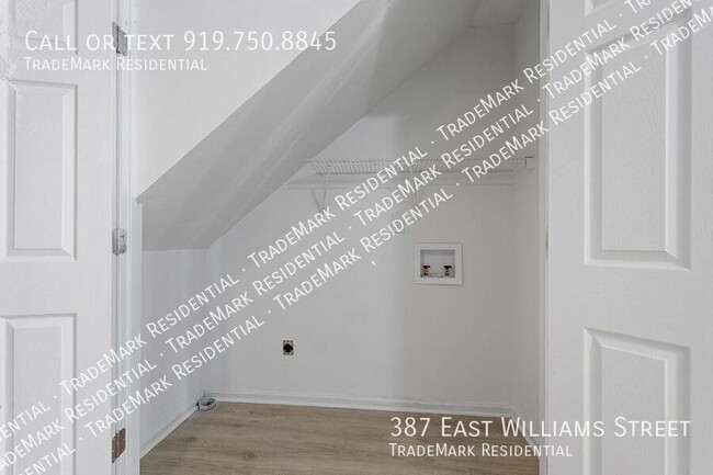 Building Photo - Gorgeous, Newly Renovated Townhome