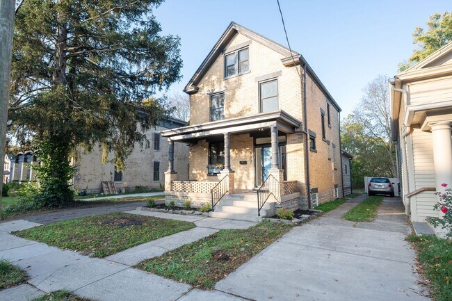 Building Photo - 4667 Hamilton Ave