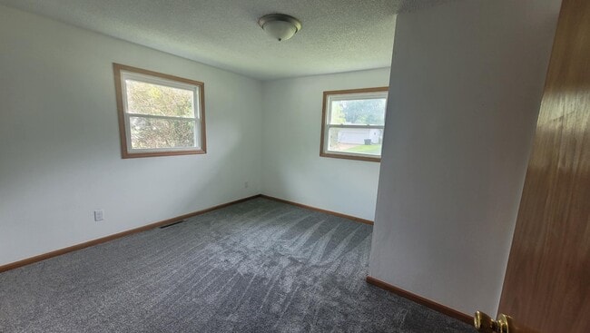 Building Photo - 2212 Bartlett Ave