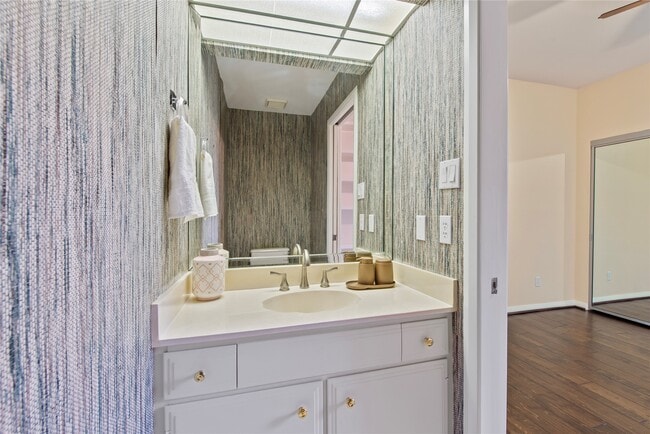 Building Photo - 2037 Enterprise Ave