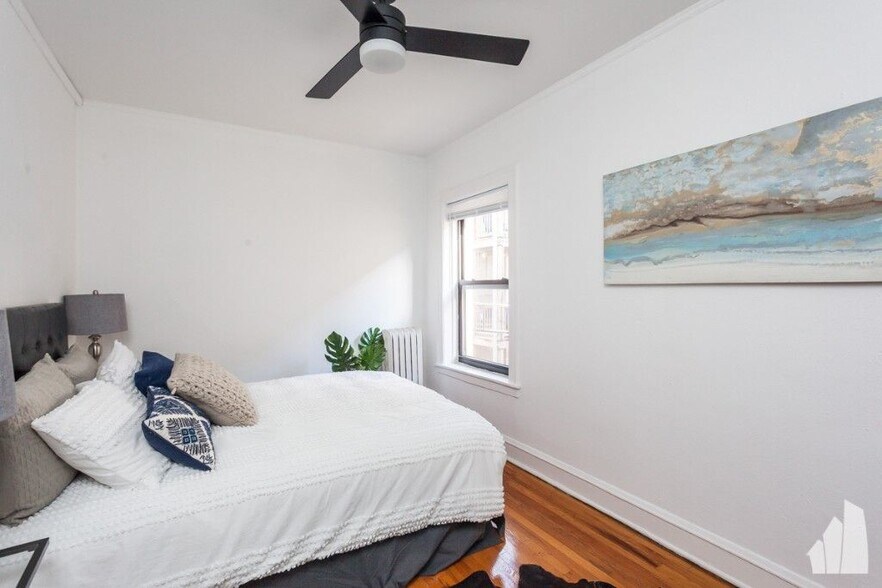 Building Photo - 629 W Cornelia Ave