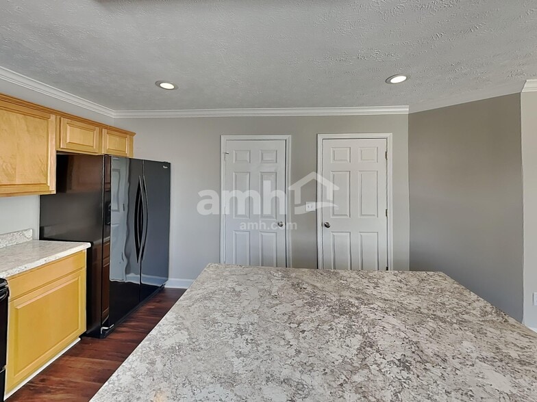 Building Photo - 102 Baker Springs Ln