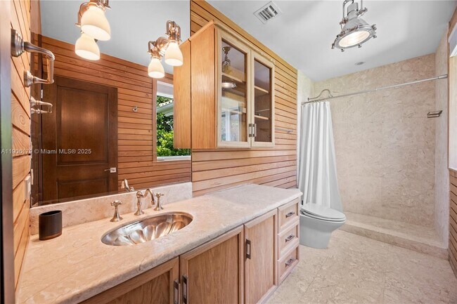 Building Photo - 7141 E Lago Dr