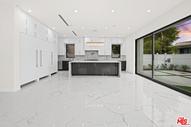 Building Photo - 1439 Edris Dr