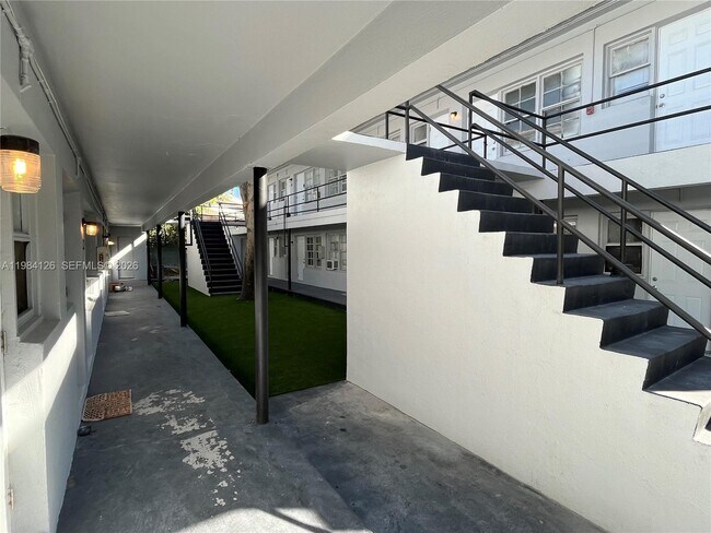 Building Photo - 1317 NW 2nd Ave