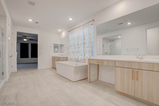 Building Photo - 230 Carmel Sky St