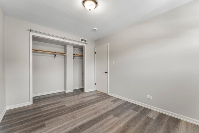 Building Photo - 740 E North Broadway St