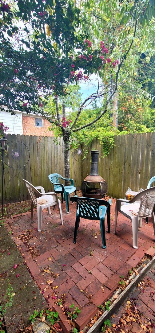 Building Photo - Spacious 2-Bedroom, 2.5-Bath Townhouse – C...