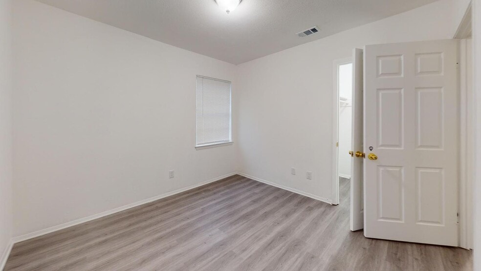 Building Photo - 3525 Hacienda Dr