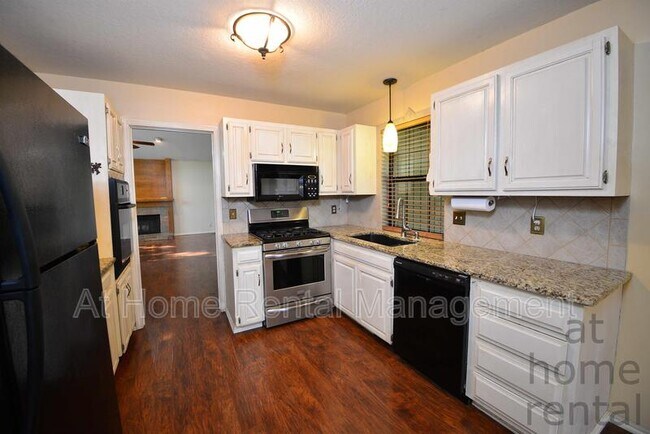 Building Photo - 8316 S Pittsburg Ave