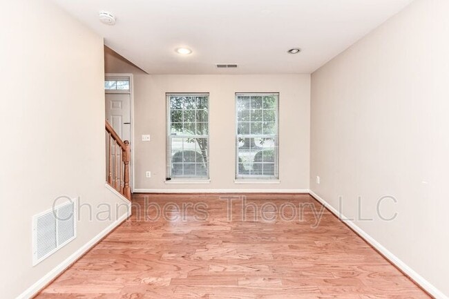 Building Photo - 3845 Eisenhower Ave