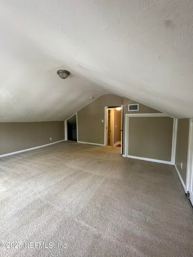 Building Photo - 2741 Oak St