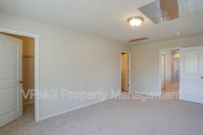Building Photo - 11310 NE 23rd St