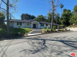 Building Photo - 5015 Redwillow Ln