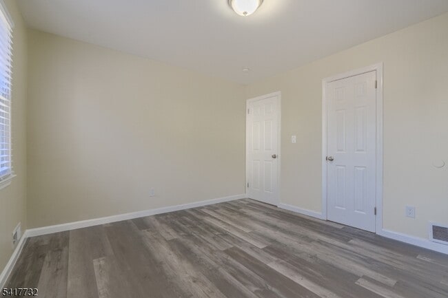 Building Photo - 15 Crown St