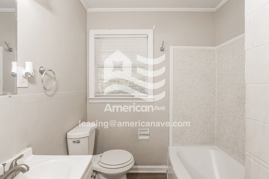 Building Photo - 2704 Alta Vista Ave