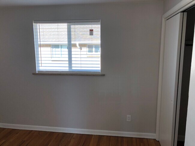 Building Photo - 3371 Sheridan Boulevard