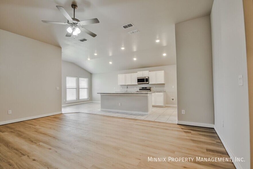 Building Photo - 13407 Ave. R-1(FS)