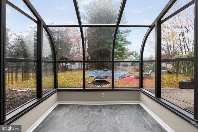 Building Photo - 11 Grant Dr