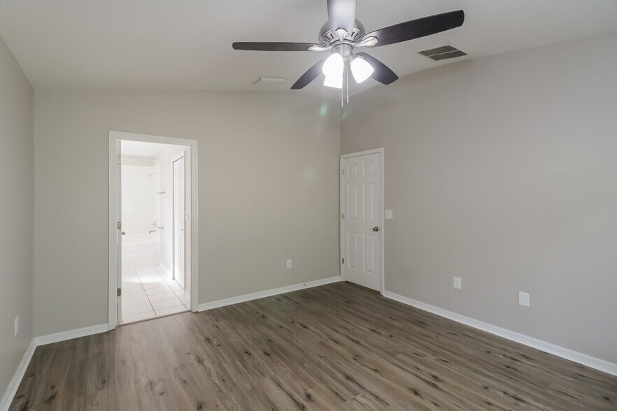 Building Photo - 30511 Midtown Ct