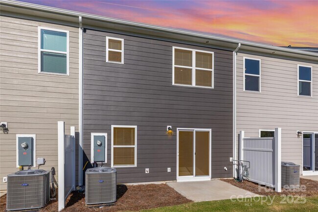 Building Photo - 3160 Lilac Grove Dr