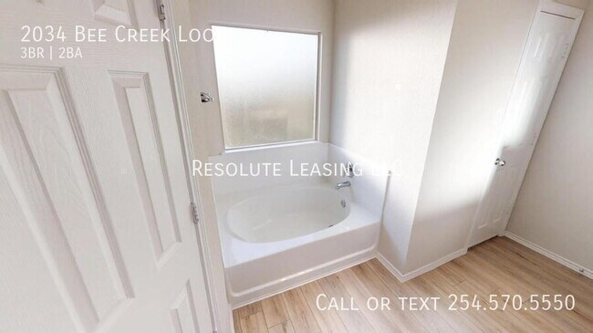 Building Photo - 2034 Bee Crk Lp