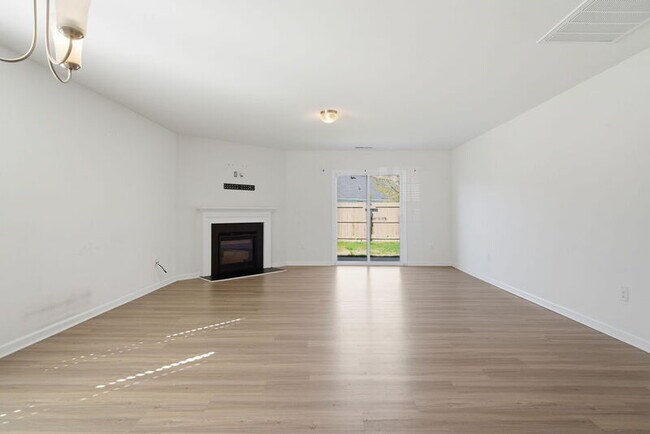Building Photo - 3916 Sabre Ln