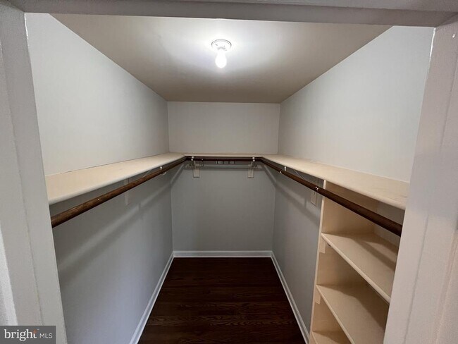 Building Photo - 3762 Farmland Dr