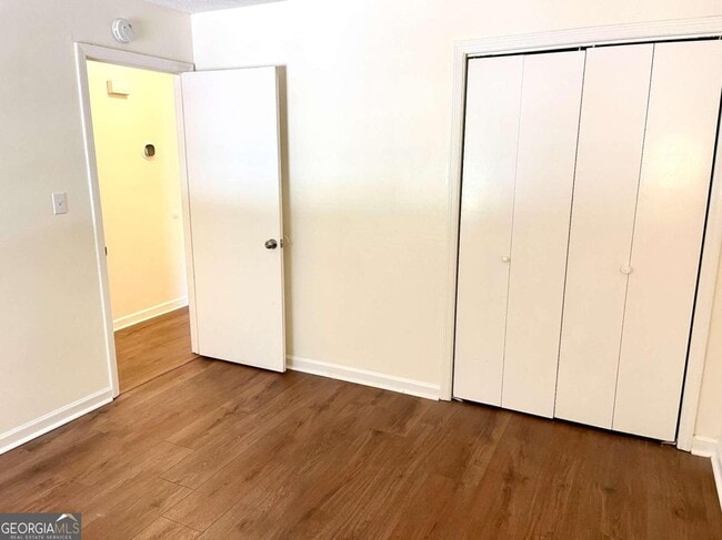 Building Photo - 135 Meadowbrook Ct