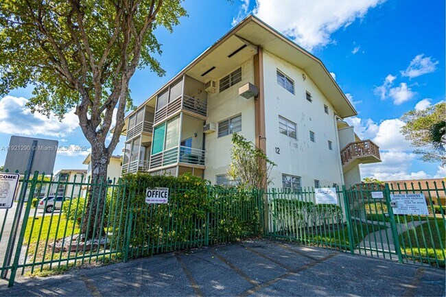 Building Photo - 16790 NE 14th Ave