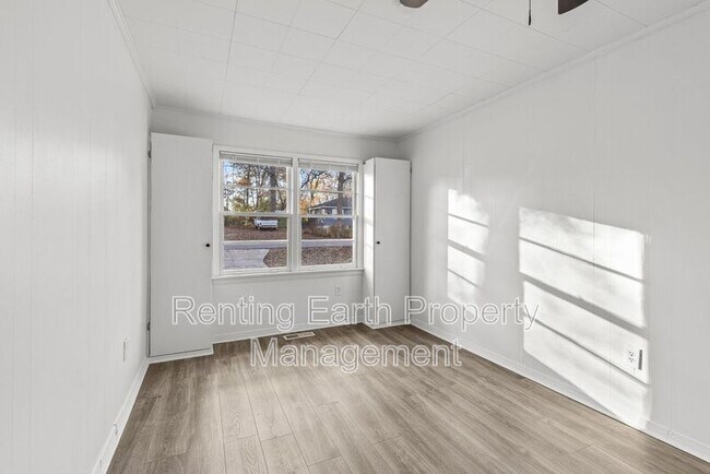 Building Photo - 2321 4th St NE